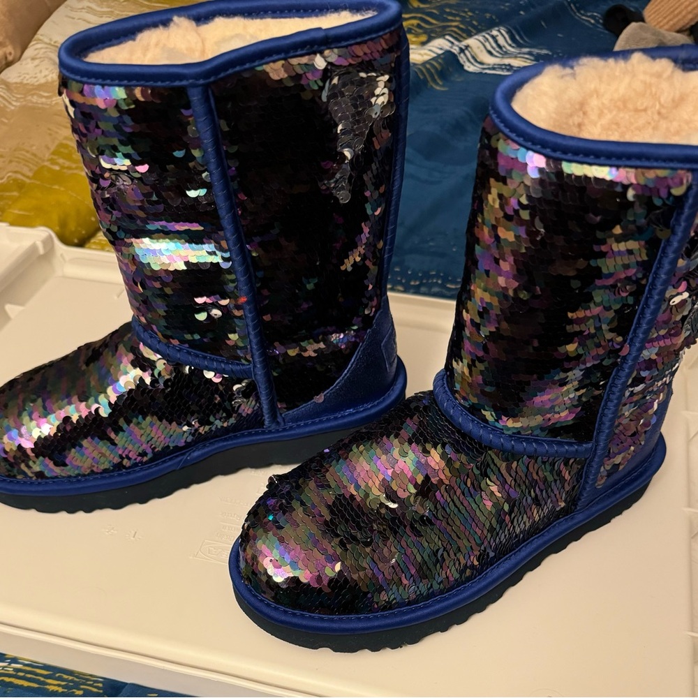 Uggs blue sequin/ US size 6 /never worn